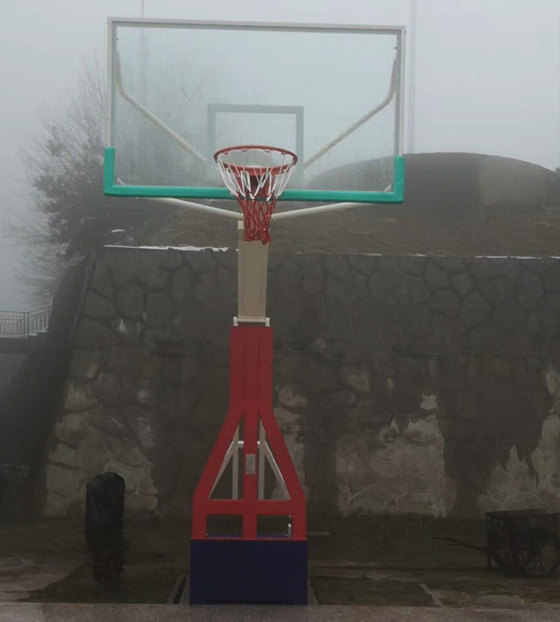 长沙市岳麓山三色篮球架安装完毕